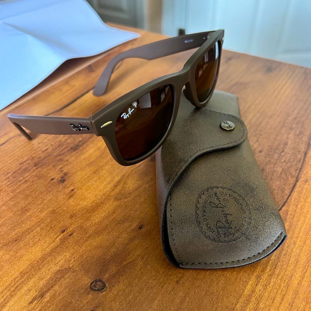 RAY-BAN ORIGINAL WAYFARER SUNGLASSES w/ custom made case